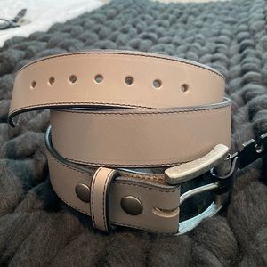 Medium gray leather belt - size medium